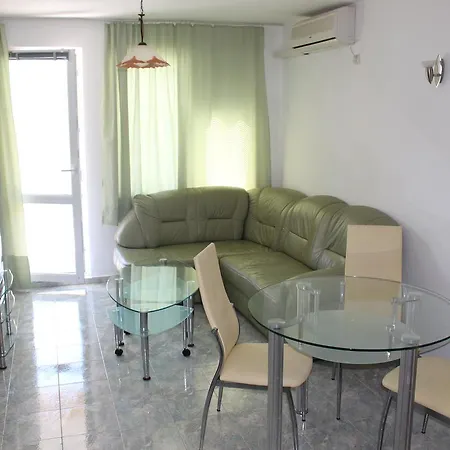 In The House Of Informat Apartamento